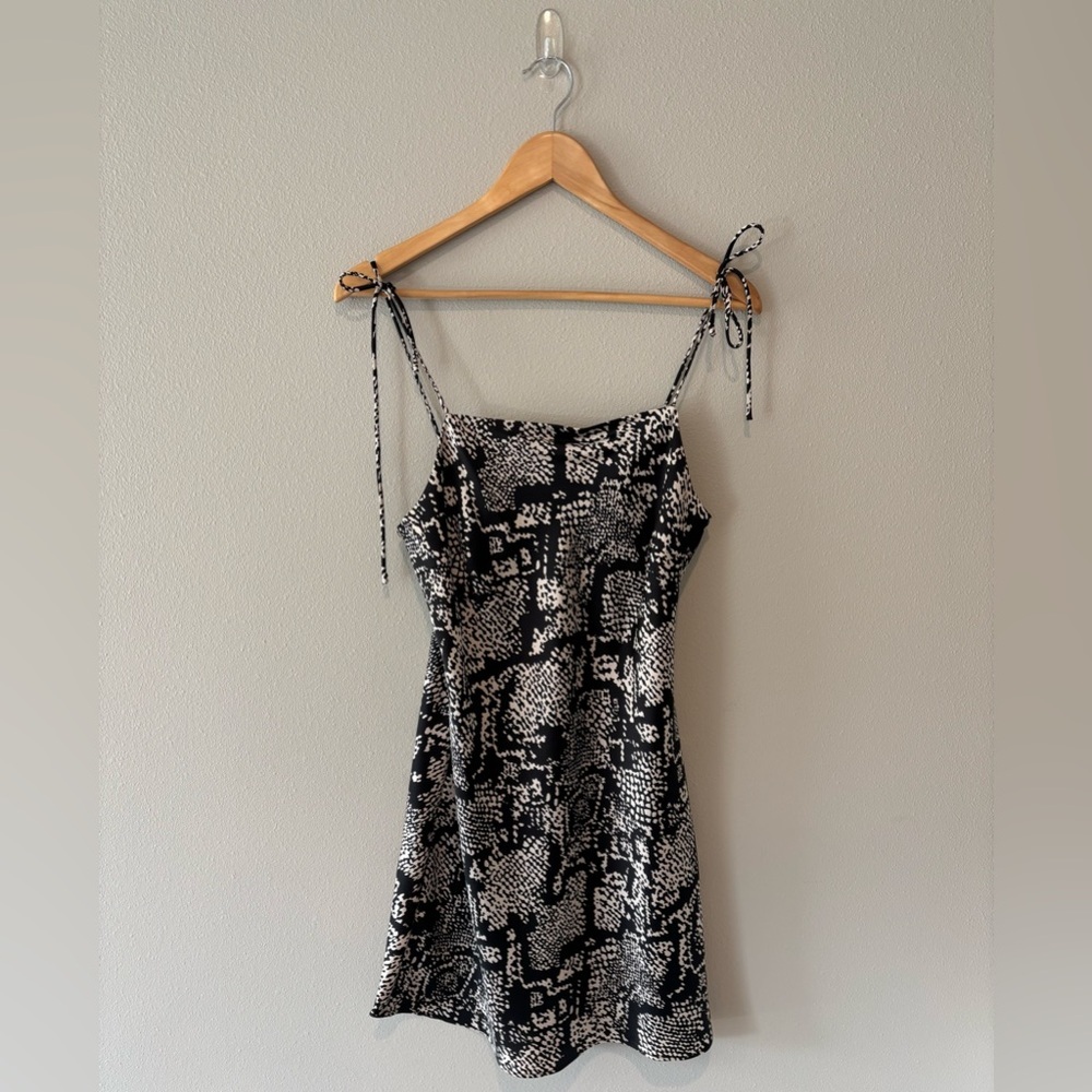 ZARA Black and Cream Printed Mini Slip Dress NWT Size M‎